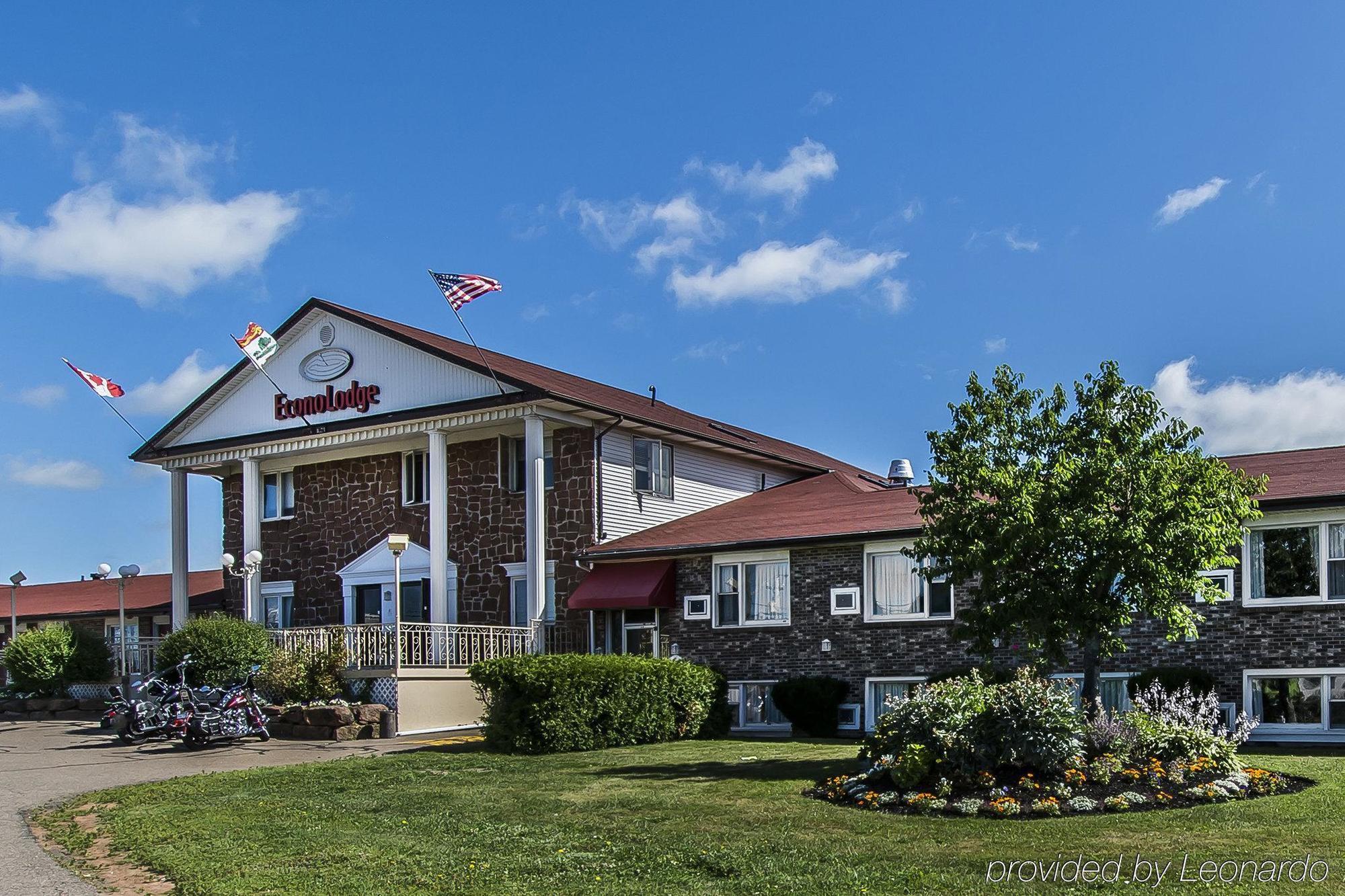 Queens Arms Inn Шарлоттаун Экстерьер фото