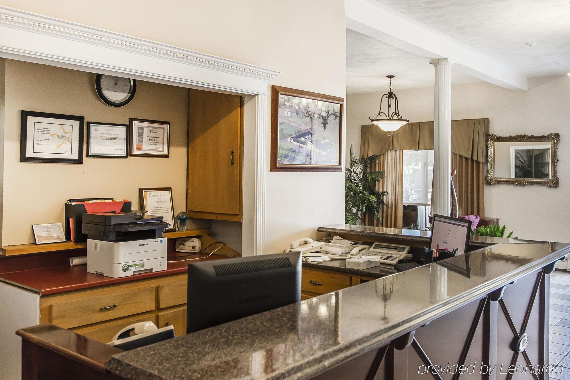 Queens Arms Inn Шарлоттаун Экстерьер фото