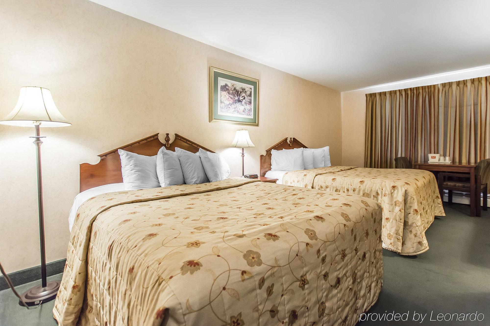 Queens Arms Inn Шарлоттаун Экстерьер фото