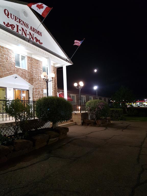 Queens Arms Inn Шарлоттаун Экстерьер фото