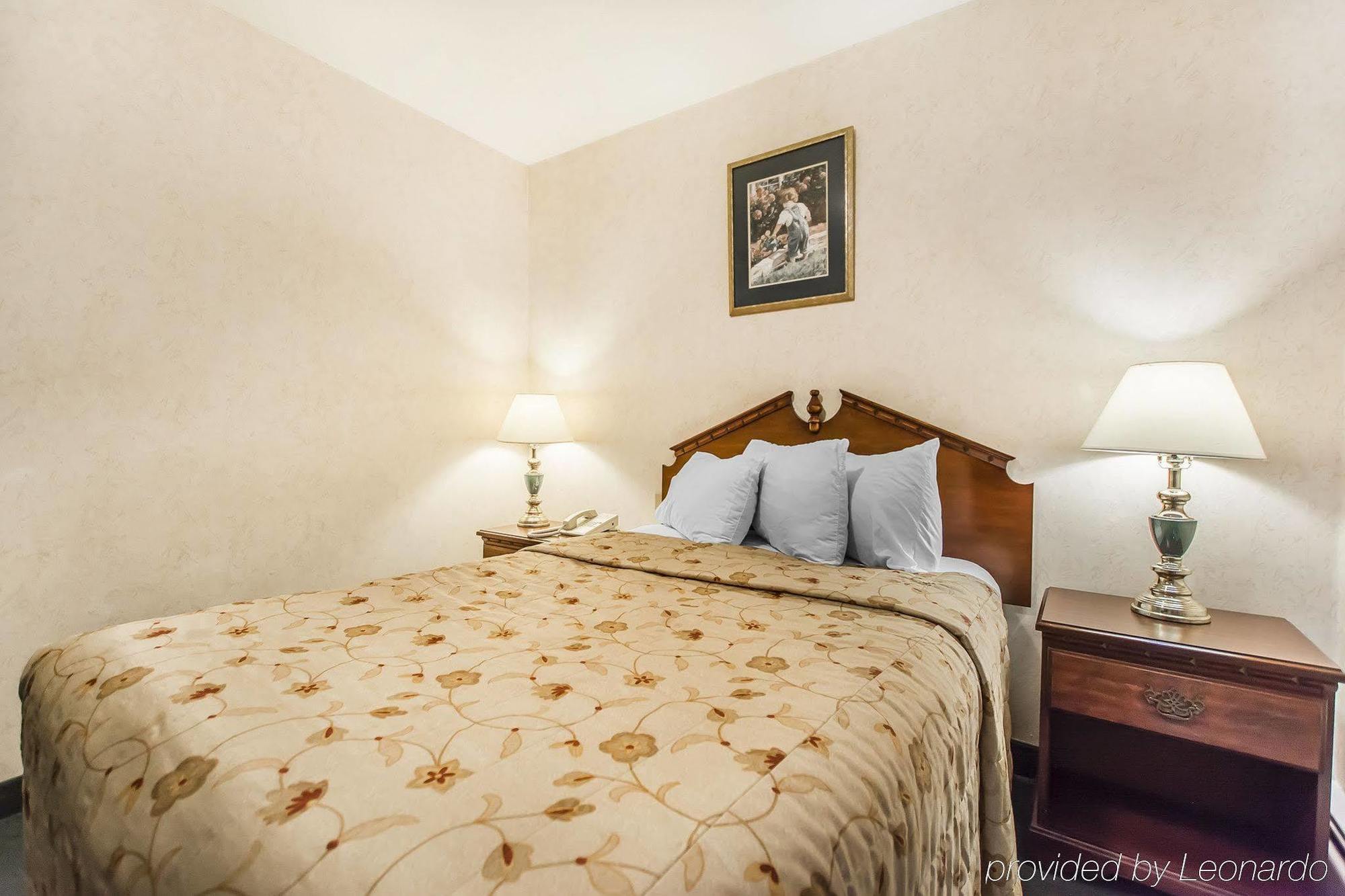 Queens Arms Inn Шарлоттаун Экстерьер фото